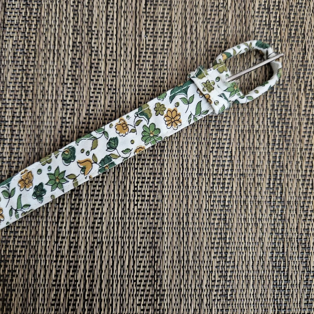 Vintage Belt M Floral Skinny 1960s 60s Dead Stock Green Gold Cream 31